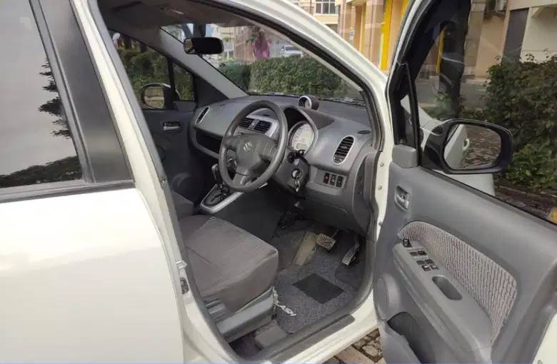 Interior mobil Suzuki Splash
