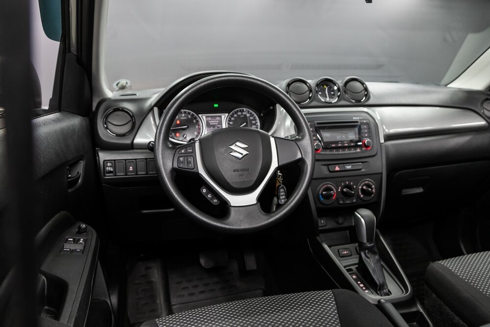 Interior mobil suzuki vitara
