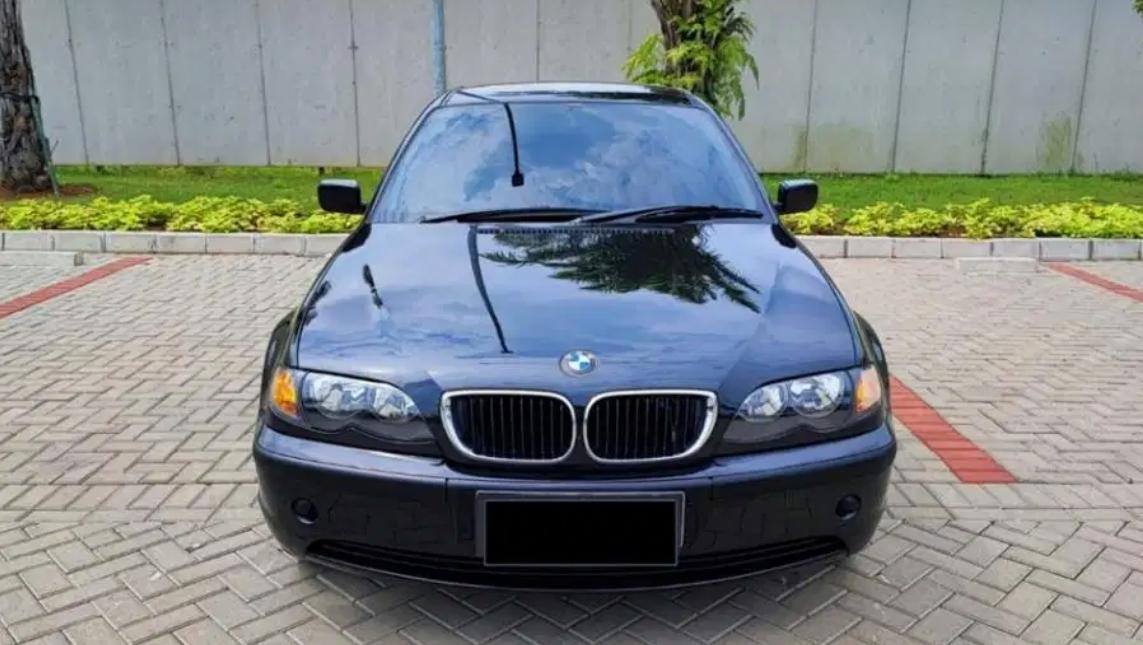 Mobil BMW 318i