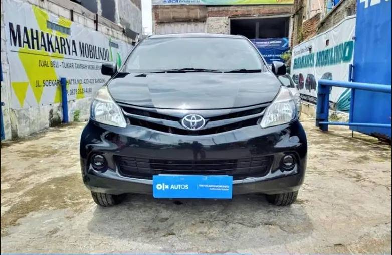 Mobil Toyota Avanza Tipe E