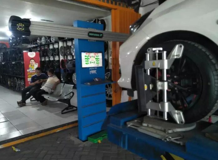 Perawatan spooring mobil untuk roda