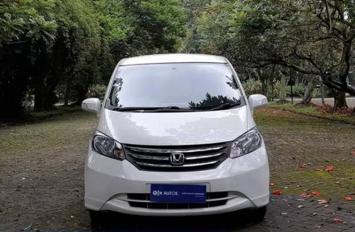 Review Mobil Honda Freed