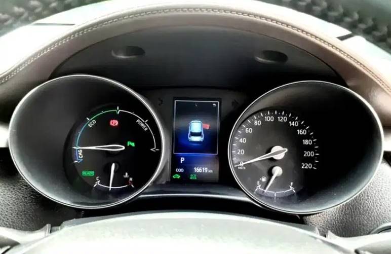 Speedometer mobil hybrid