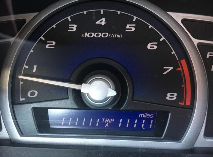 Perbedaan Odometer, Speedometer dan Tripmeter Mobil