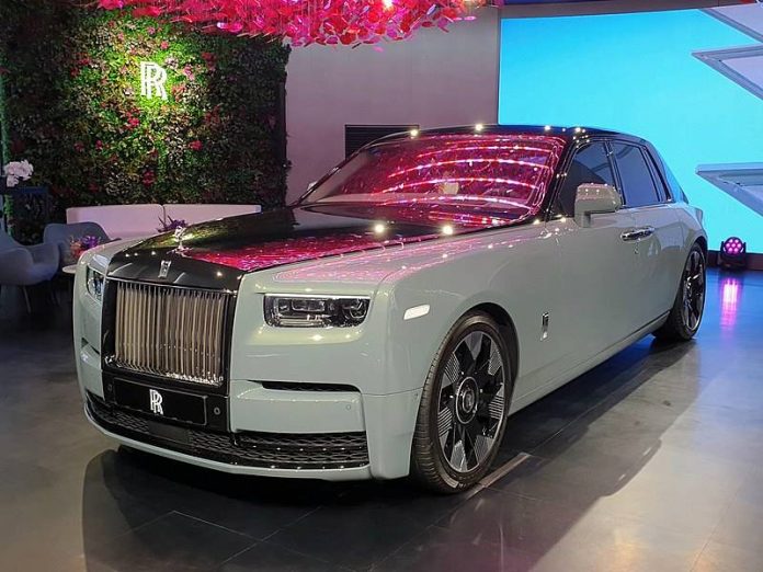 Rolls-Royce Phantom VIII Extended Wheelbase