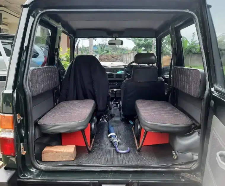 Jok belakang Daihatsu Taft