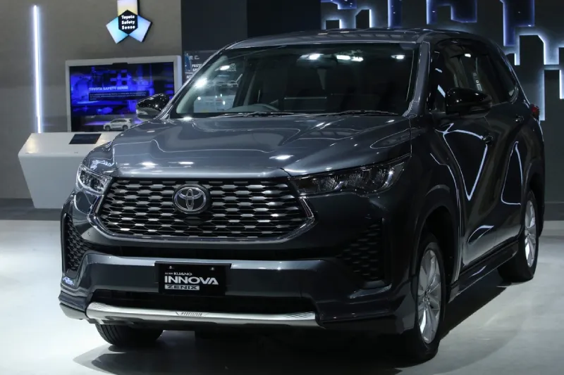 toyota innova 2