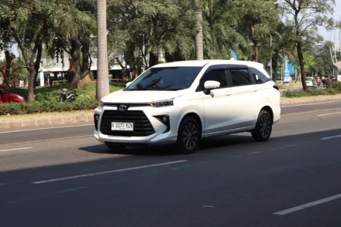 toyota avanza (2)