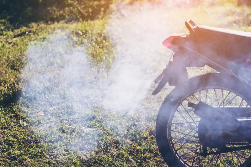 Motor Ngeluarin Asap Putih? Ternyata Ini Biang Keroknya - OLX News