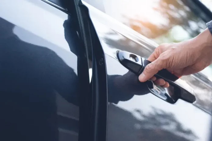 pintu mobil bunyi saat dibuka