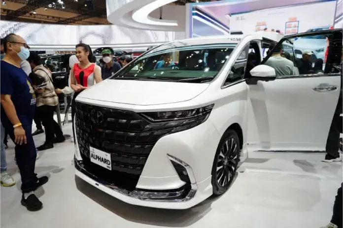 Toyota Alphard (1)