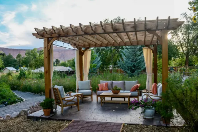 Beda Gazebo dan Pergola