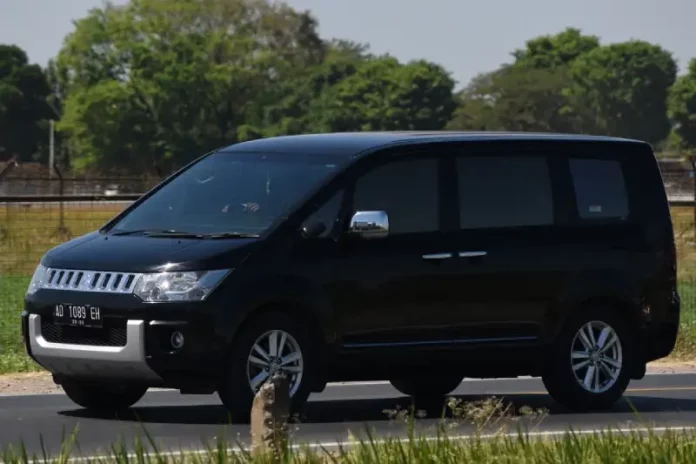 Mitsubishi Delica (1)