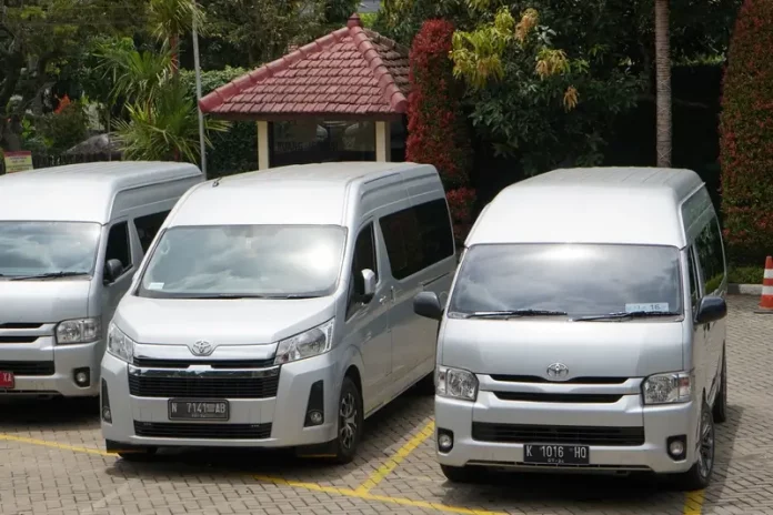 hiace premio 1