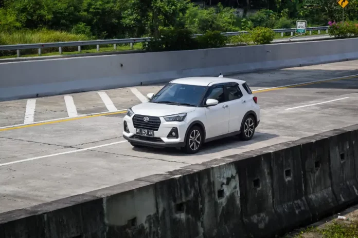 daihatsu rocky (2)