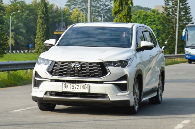 dimensi Innova Zenix