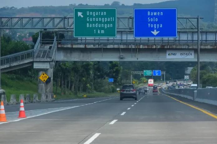 gerbang tol solo