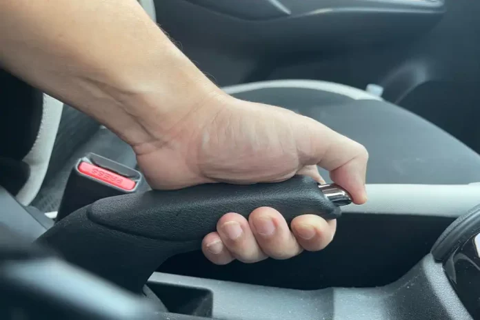 rem tangan mobil