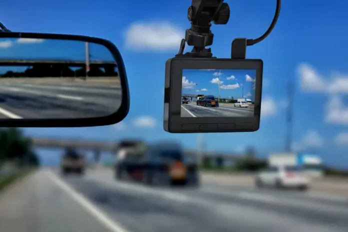 Dashcam Mobil (1)