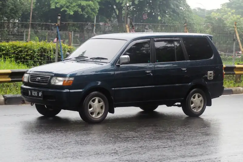 Mobil Kijang kapsul