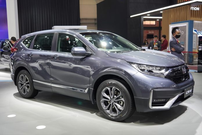 Jakarta,,Indonesia,,March,2022.,A,New,Honda,Cr-v,Is,On
