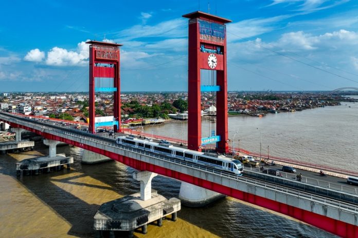 Lrt,Palembang,And,Ampera,Bridge