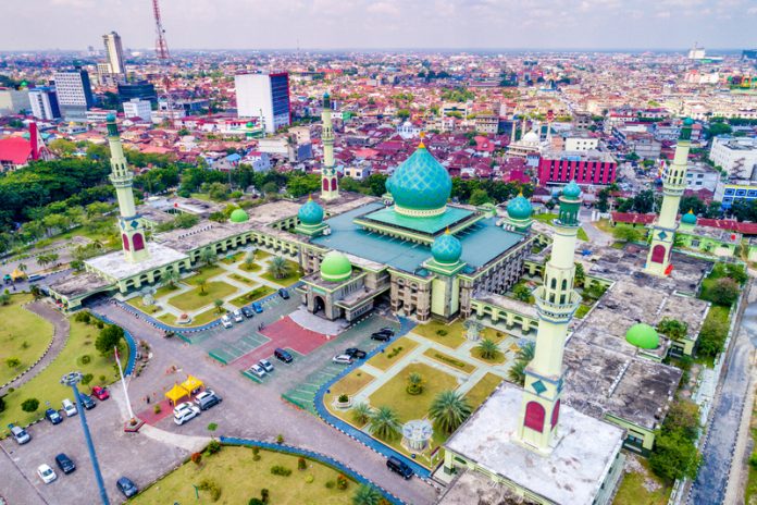 Aerial,View,Of,An,Nur,Great,Mosque,Pekanbaru,With,Blue