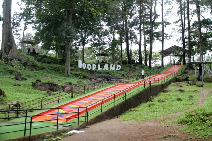 Kuningan,jawa,Barat,indonesia-february,21,,2024:children,Having,Fun,On,The,Rainbow,Slide