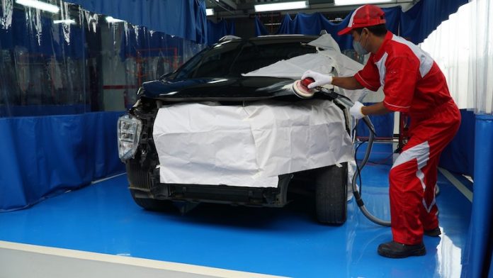 Mitsubishi Motors Bodi & Cat Resmi Serang