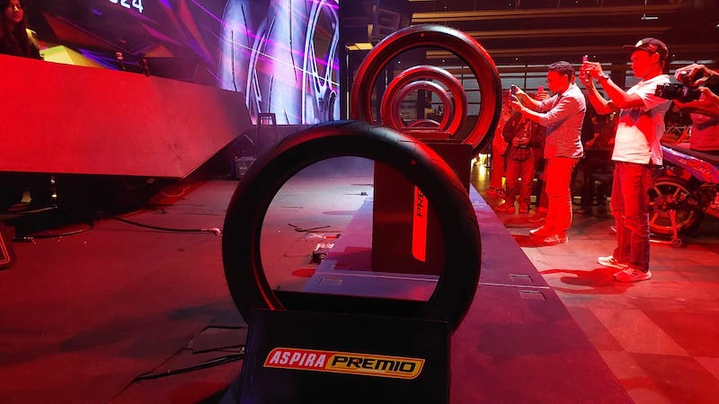 Peluncuran ban balap Aspiro Premio Sportivo RS-01