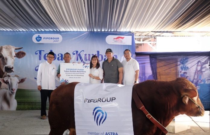 FIFGROUP Peduli Tebar Kurban Nusantara