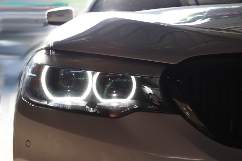Repair lampu DRL mobil