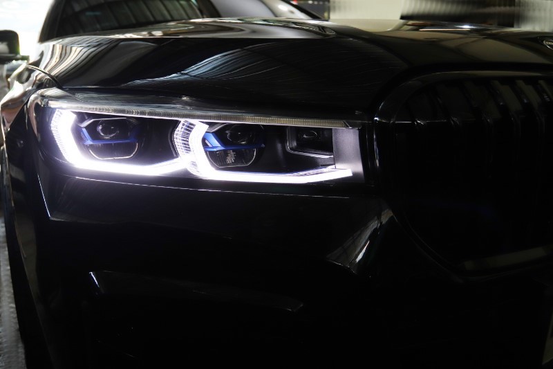 Repair lampu DRL mobil