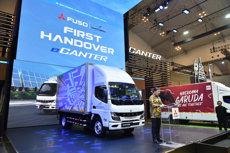 Truk Listrik eCanter Langsung Temui Konsumen Pertamanya