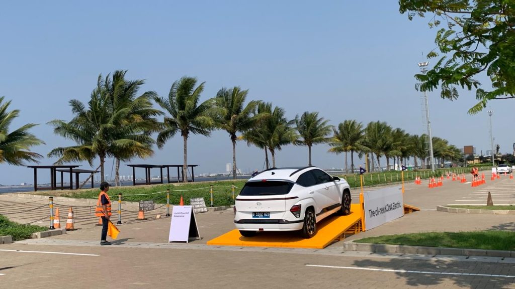 Hyundai Kona Electric 2024 Menanjak