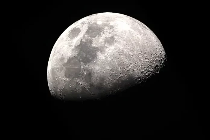 fakta tentang bulan