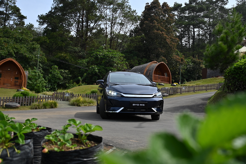 Test Drive BYD M6