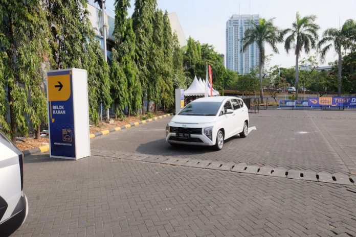 Test drive dan test ride di GIIAS Surabaya 2024