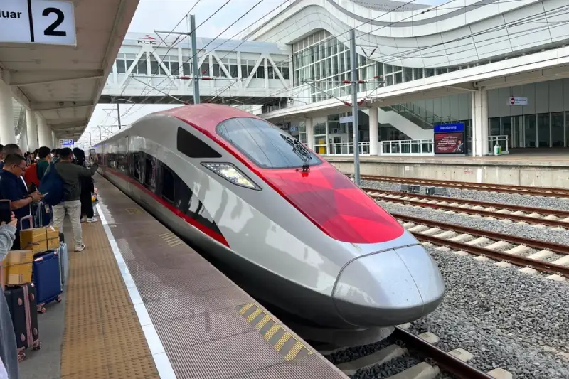 Sambut Hari Kemerdekaan Tiket Kereta Cepat Whoosh Diskon 17 Persen