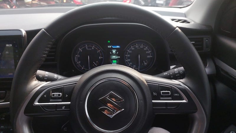 Review Suzuki XL7 Hybrid