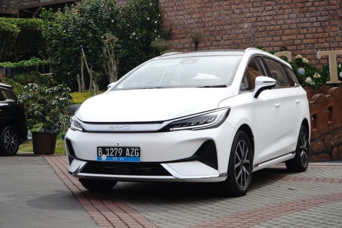 Test Drive BYD M6