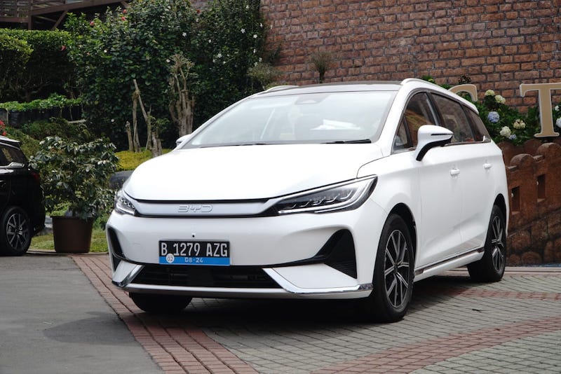 Test Drive BYD M6