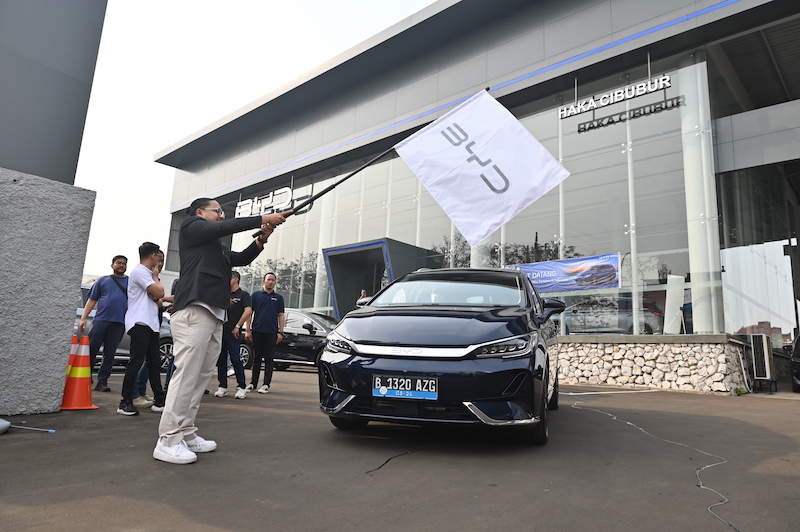 Test Drive BYD M6