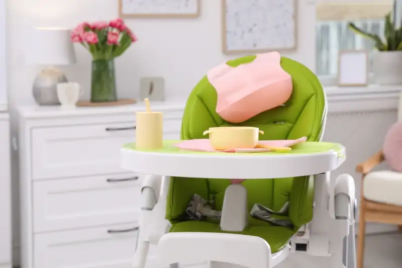 kursi makan bayi