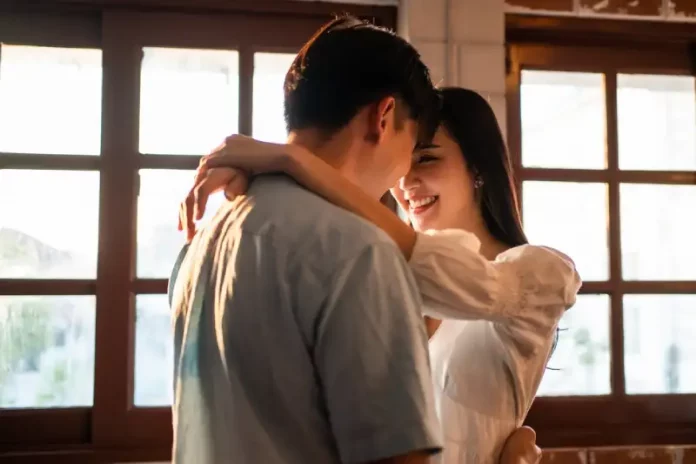love bombing adalah