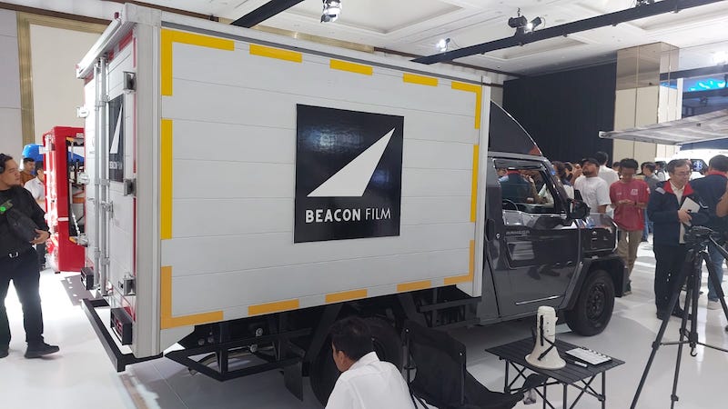 Dian Satro Pilih Toyota Hilux Rangga