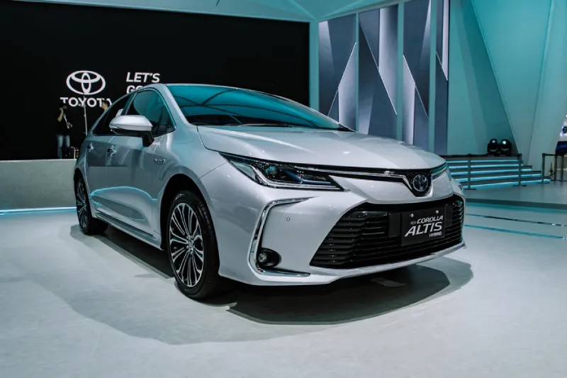 sedan toyota