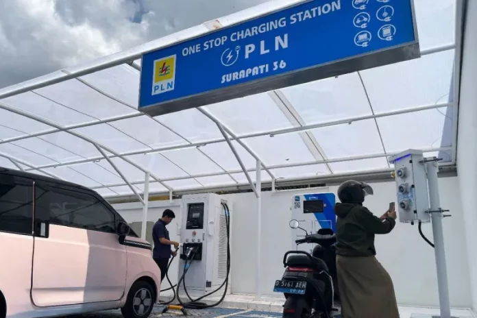 PLN Resmikan One Stop EV Charging Station di Bandung, Bisa untuk Mobil dan Motor! Charging Station