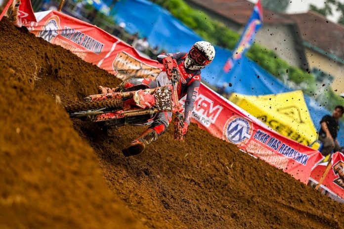 Crosser AHM Arsenio Gifari