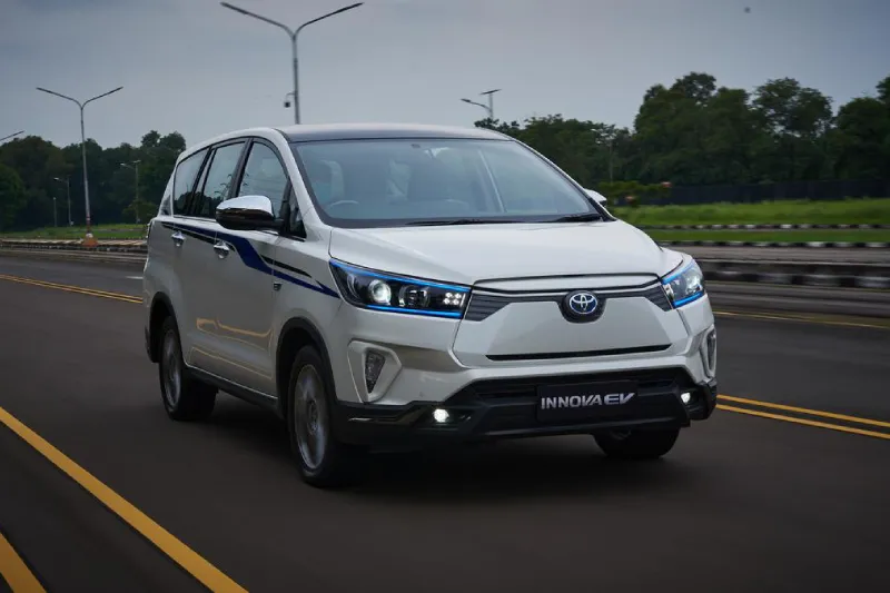 Toyota Innova Listrik